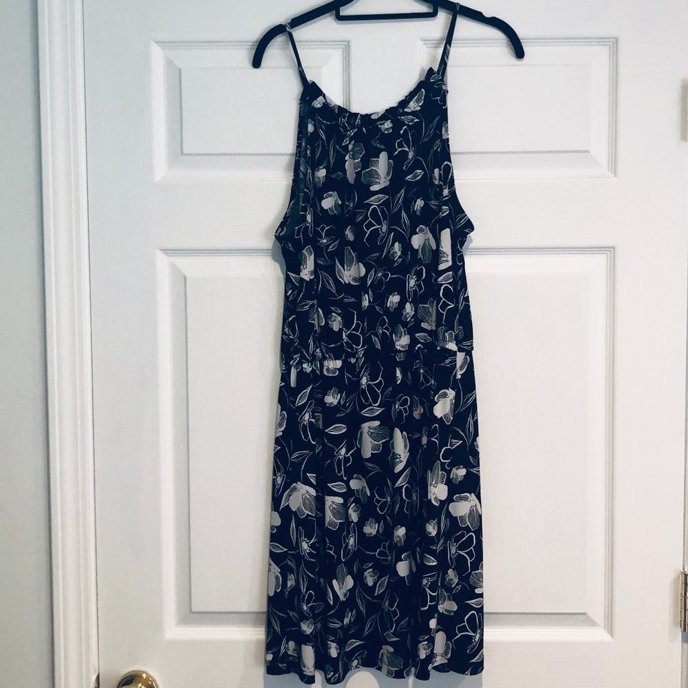 Banana Republic black/white flowered dress